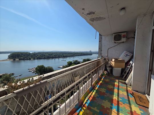 Zemun, Kej – dvosoban stan sa panoramskim pogledom