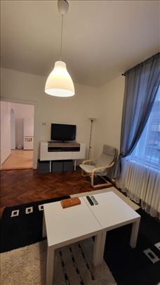 Dorćol, Cetinjska, 50m2 – Mirna dvorišna zgrada