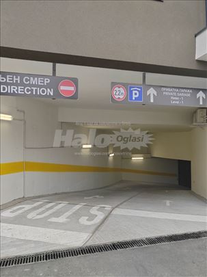 Izdajem garažno mesto