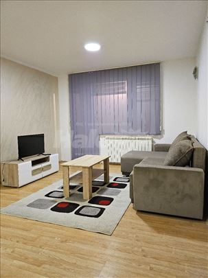 Izdajem namesten stan od 55m2 + velika terasa