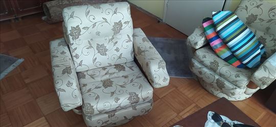 TROSED I DVE FOTELJE – JASEN KRALJEVO