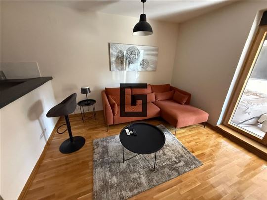 Dedinje-Stan s predivnom baštom, 70m2, g.mesto ID#