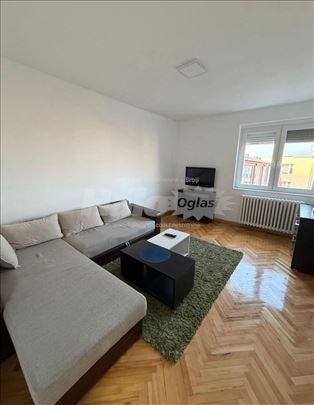 Izdaje se stan Stara Pazova Trg 60m2 