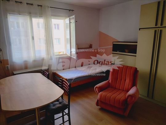 Izdajem garsonjeru 25m2, za učenika, studenta,