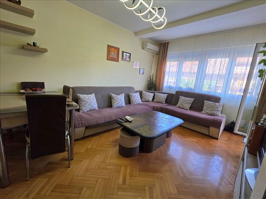 Jednosoban stan sa stvarima