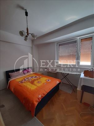 Trosoban stan,61m2,na Obilićevom vencu