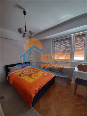 Trosoban stan,61m2,na Obilićevom vencu