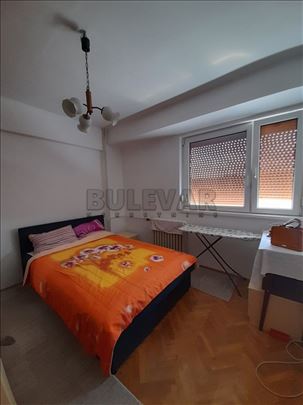 Trosoban stan,61m2,na Obilićevom vencu