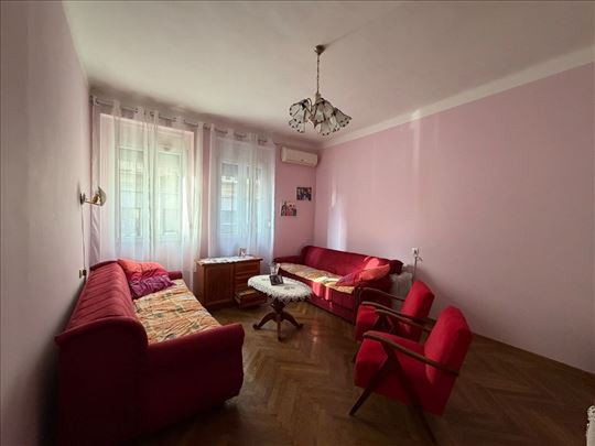 Dvosoban stan na Dorćolu kod Bajlonijeve pijace