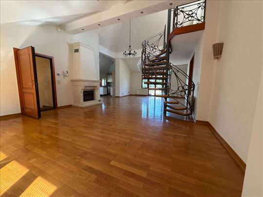 Prostran stan 3.0 na Senjaku, 175 m² + garažno mes