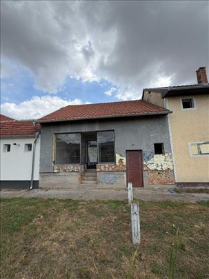 Retko u ponudi! Kuća sa velikim potencijalom-Kać