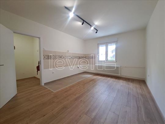 Stan,Novi Sad,Bulevar Oslobođenja,kv: 37.00