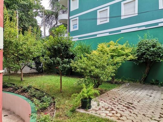 Autokomanda,92m2,3.0,namešten,2 par.mesta,odličan
