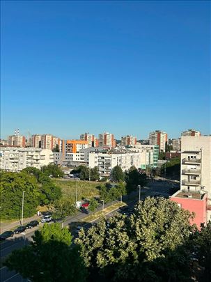 Blok 63 stan sa velikom terasom od 50m2