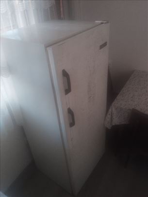 Frižider sa zamrzivačem Gorenje 150cm + Usisivač