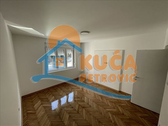 Izdaje se odličan stan kao poslovni prostor na Obi