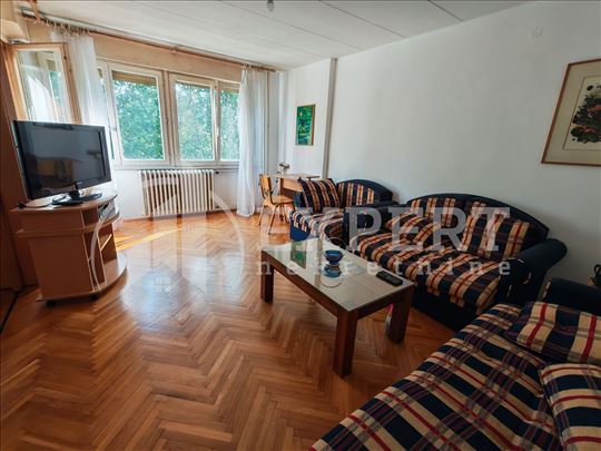 Izdaje se trosoban stan pored pijace Boško Buha, 6