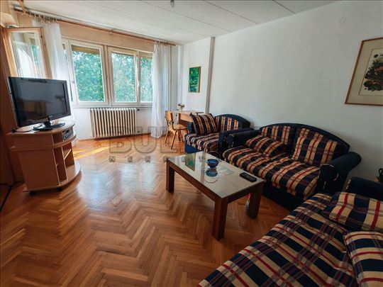 Izdaje se trosoban stan pored pijace Boško Buha, 6