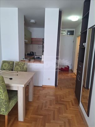 Kompletno opremljen 1.5 stan, 38 m² – Stepa Stepan