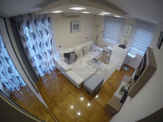 Lux stan Knezevacka 6 Rakovica
