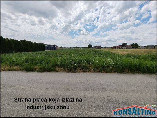 Plac u radnoj komunalnoj zoni,Stara Pazova,šif 078