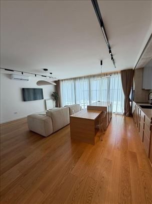 Trosoban lux stan+60m2 terasa,garaza