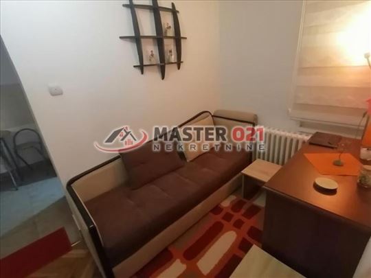 Uknjižen stan 29m2 u dobrom stanju, sa stvarima