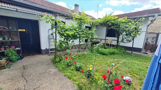Sombor – Centar. Dvojna porodična kuća- Stan 91m² 