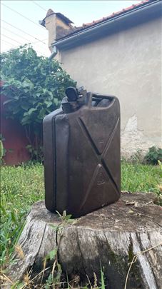 Stari metalni kanister iz 1938. godine, ABP.