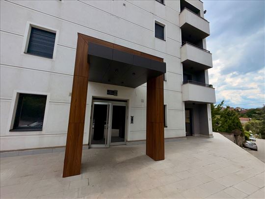 DELUXE!-Novogradnja/terasa 29 m²/uknjizen! Kredit