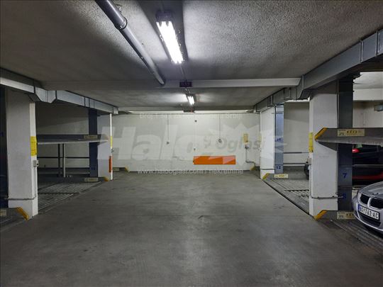 Garazno mesto u Dimitrija Tucovića