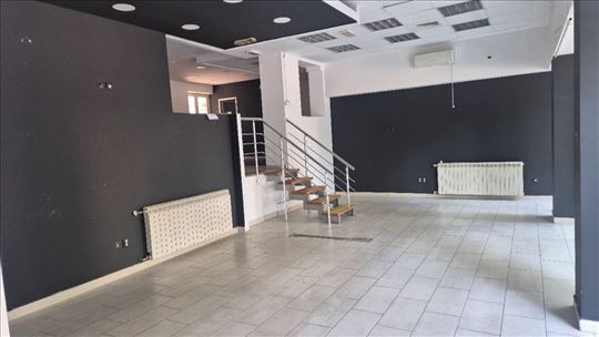 Lokal u strogom centru, velika vidljivost