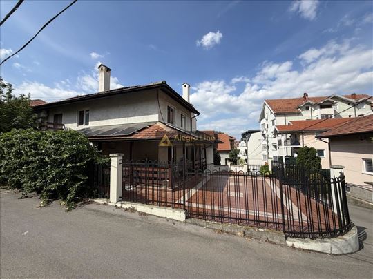 Poslovna Zgrada 400 m² – 6 Parking Mesta – VoŽdova