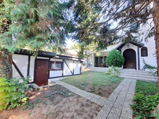 Single kuća sa prelepim dvorištem, Senjak, ID 1745