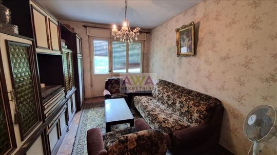 Sombor – Stan za renoviranje 72m² sa garažom, Ii s