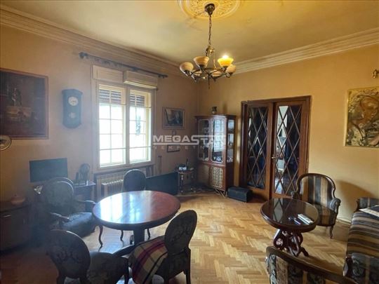 Trosoban salonac, Krunska