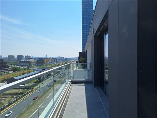 LUX Penthouse - Neuseljavan sa Dvorištem