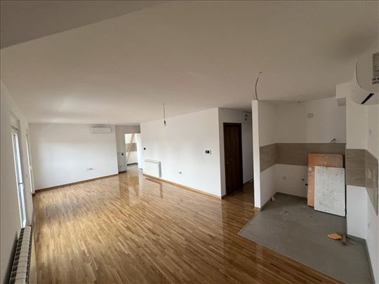 Prodaja stana Ruzveltova