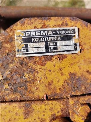 Prodajem kuku sa dve kotirace.