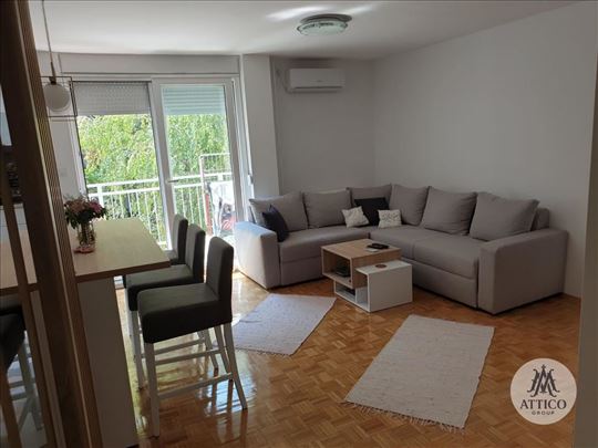Renoviran četvorosoban stan na Limanu 3 – 76m²