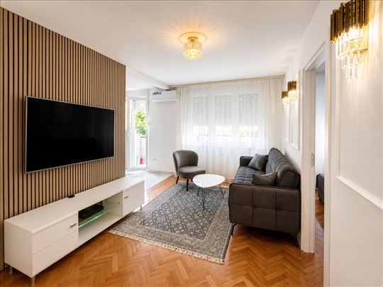Renoviran, lux, u blizini centra