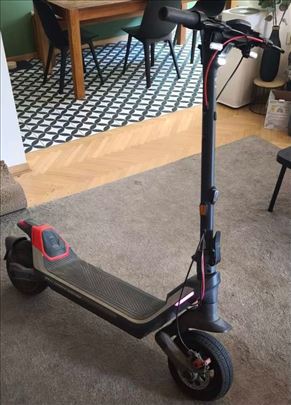 Segway Ninebot P100SE – Premium električni trotine