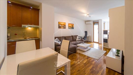 Vračar, komforan 1.0, novija zgrada, 44m2 sa lođom