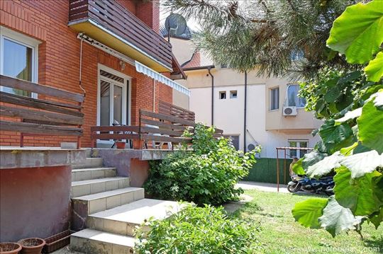 Zasebna kuća od fasadne opeke, Višnjička banja