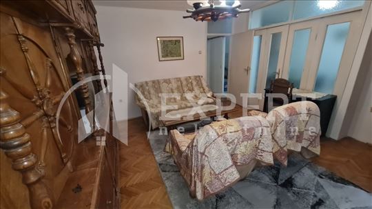 Izdaje se trosoban namešten stan u blizini Delta t