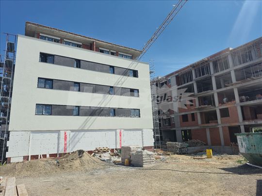 Ledine, ugao Surčinske i Valtrovićeve u izgradnji