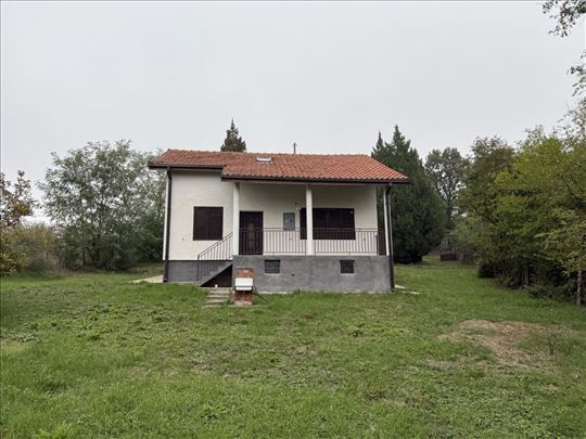 Stojnik 90m2 na 10,69 ari