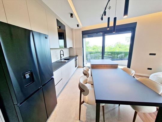 Zvezdara,Olimp,Koste Trifkovića 82m2,3.0-luksuzan