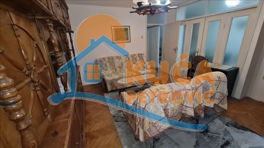 Izdaje se trosoban namešten stan u blizini Delta t