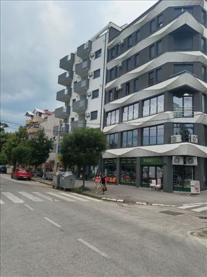 Mladenovac, odlična investicija 225m, Novo, pr